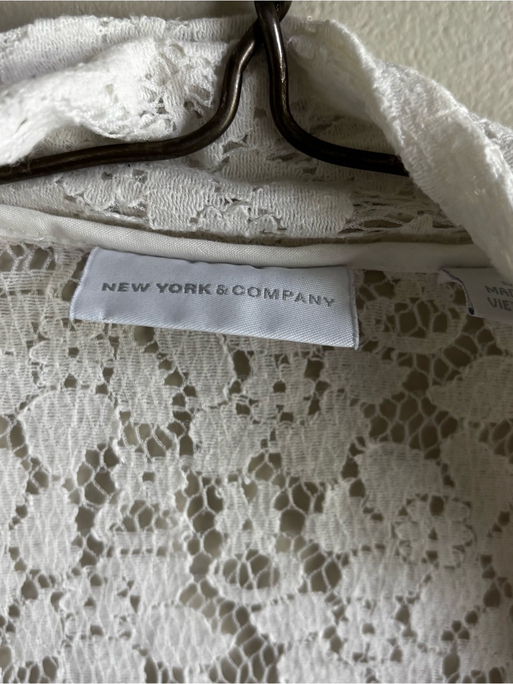 Y2K New York & Company White Floral Lace Cardigan - Picture 2 of 4